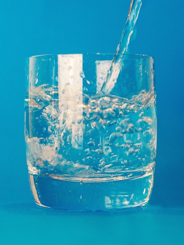 6 Benefits of Drinking Water After Waking Up