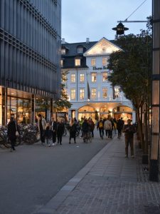 riddle twilight aarhus pedestrian street atmosphere trade people pedestrian